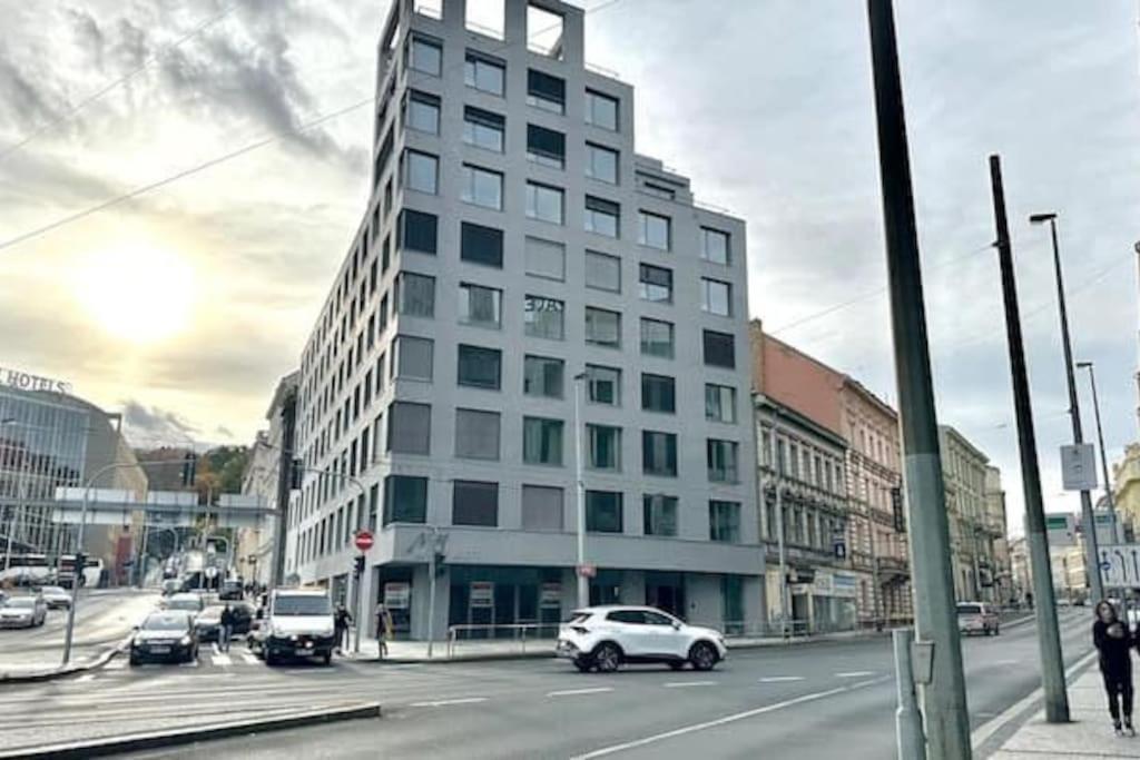 Byt V Meste Smichov S Netflix Apartmán *